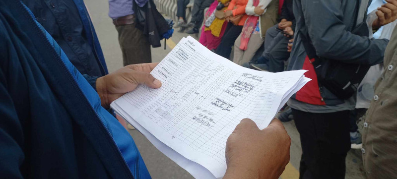 शिक्षक आन्दाेलन : विद्यालय बन्द, माइतीघरमा  हाजिर